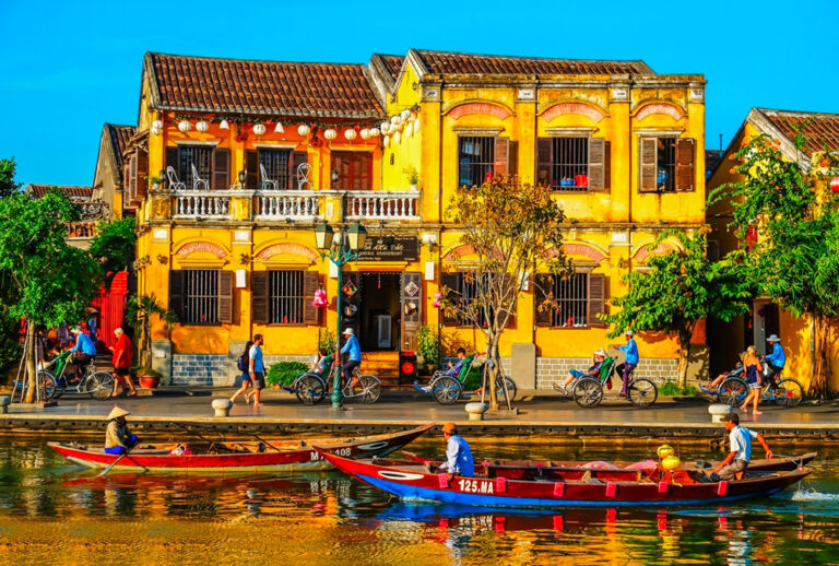 How to get from Hanoi to Hoi An by train ?
